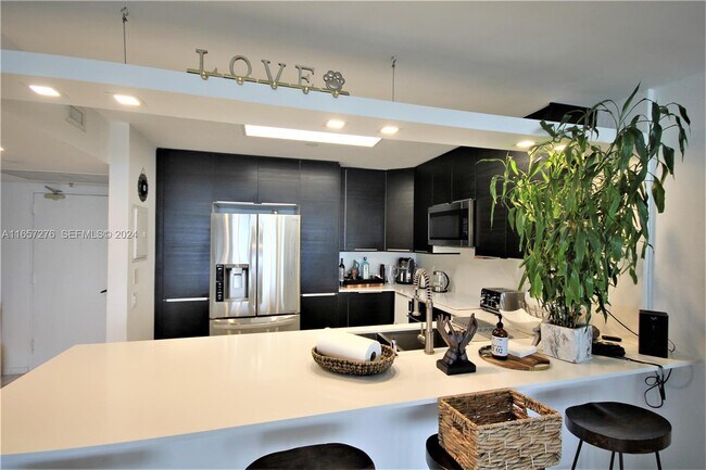 Photo - 5151 Collins Ave Unidad 933