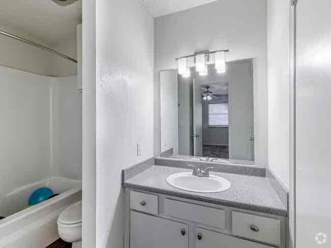 Photo - 1304 Wylie Rd