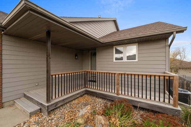 Photo - 1202 E 61st St