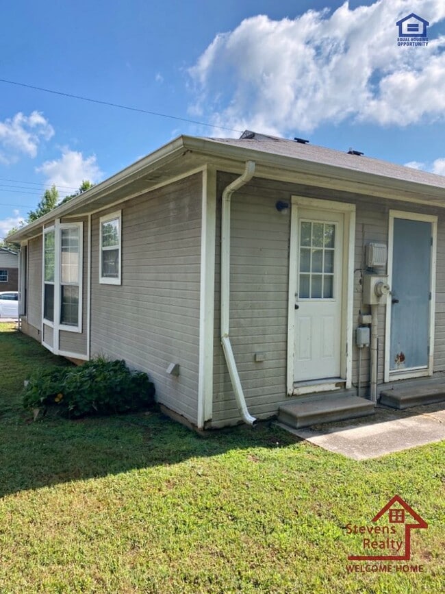 Photo - 445 Oriole Dr