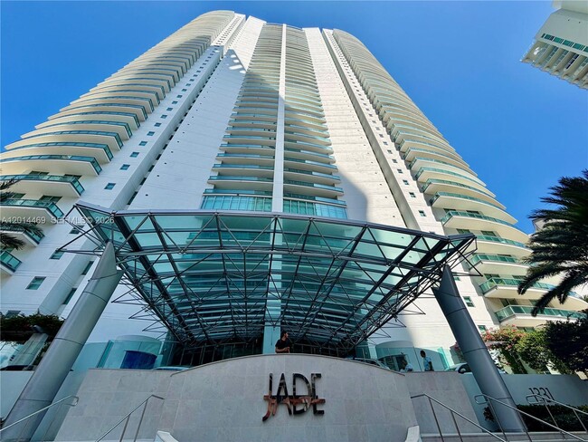 Building Photo - 1331 Brickell Bay Dr Unit 1006