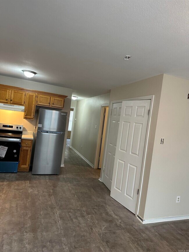 Photo - 800 E Bridges Ave