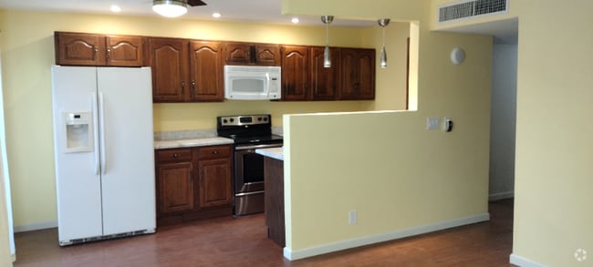 Building Photo - 3010 N Edith Blvd Rental