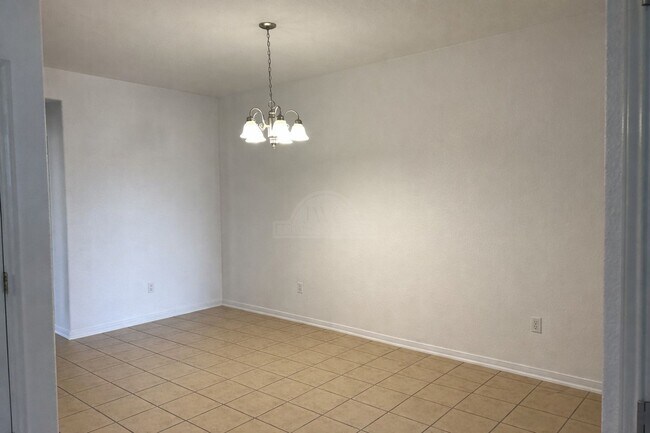 Photo - 1905 Charleston Ct