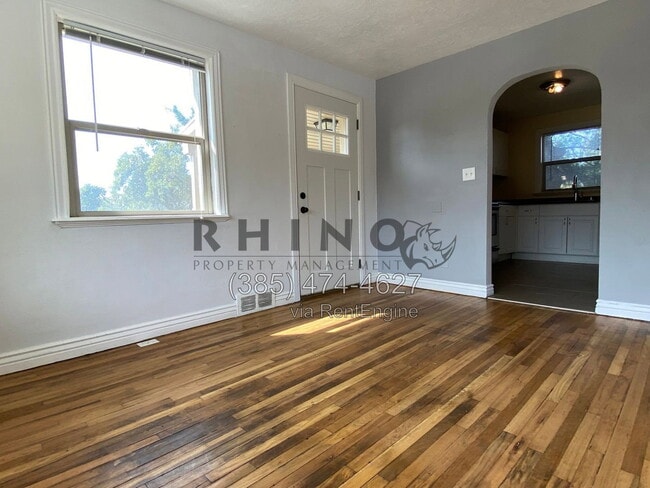 Photo - 2885 Van Buren Ave