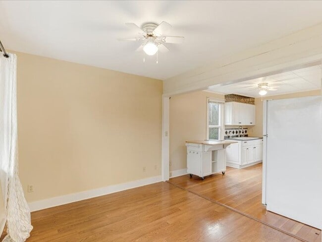 Photo - Charming two bedroom house in Vancouver wi...