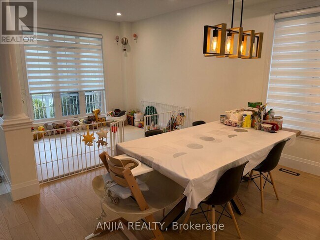 Photo - 265 Hammersly Blvd