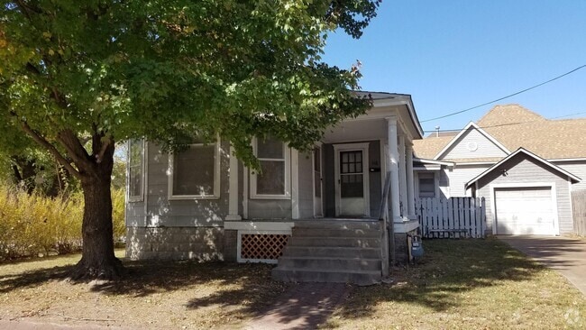 Building Photo - Gorgeous 3BR/2Ba home - a MUST SEE!