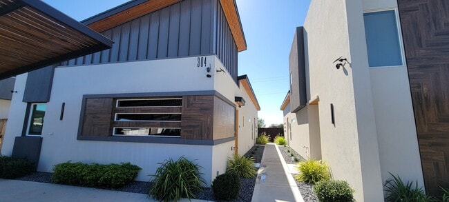 Photo - 304 E Rogers Rd Unit 4