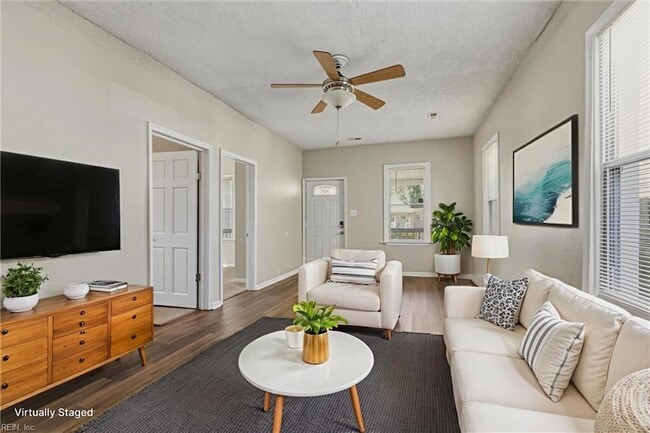 Photo - 720 Forbes St