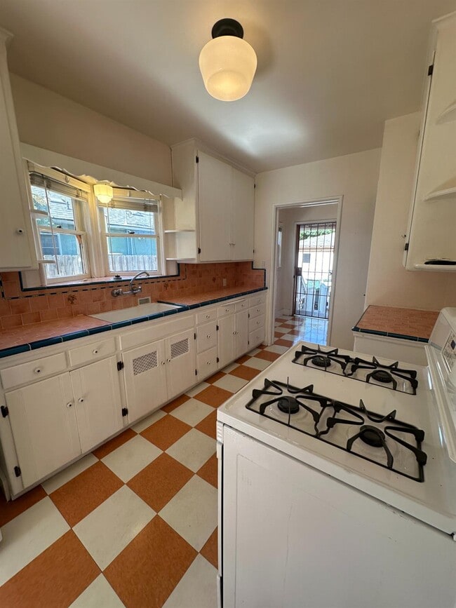 Photo - 1925 N Adoline Ave