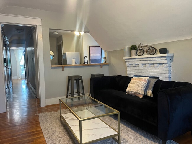 Photo - 449 Richmond Ave Unidad 4