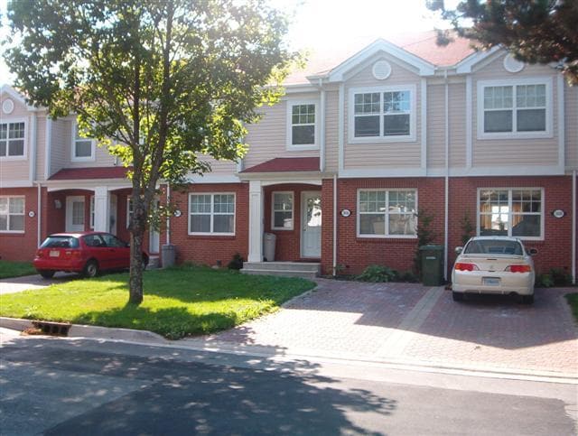 Building Photo - 3804 Memorial Dr