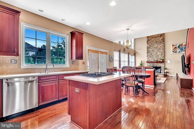 Photo - 86 Renfield Dr