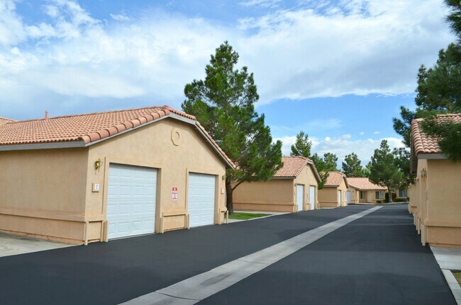 Photo - Desert Hacienda Apartments