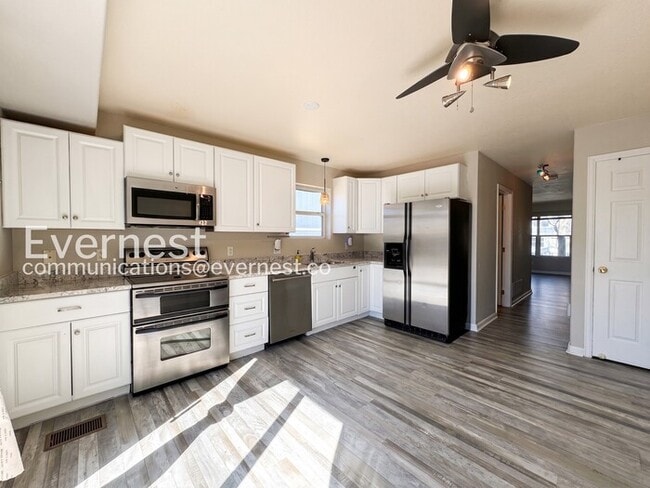 Photo - 2040 Oakcrest Cir