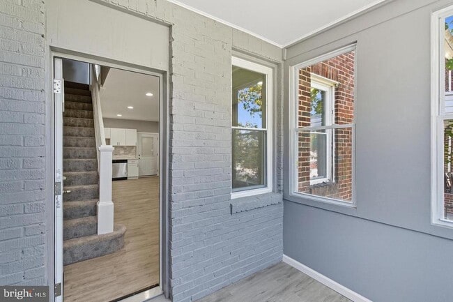 Building Photo - 809 Pontiac Ave