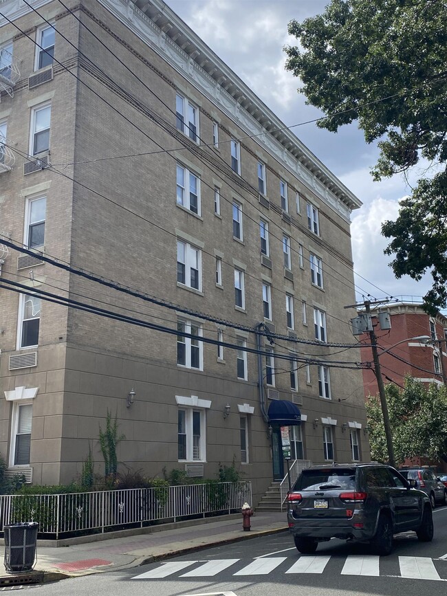 Building Photo - 734 Adams St Unit # 5C