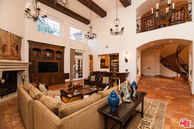 12140 Summit Ct