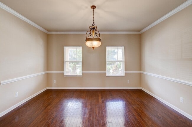 Photo - 654 Pemberton Dr