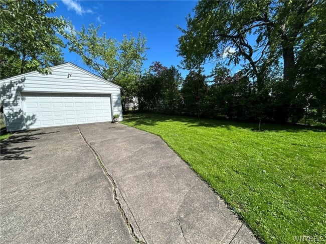 Photo - 1835 Military Rd