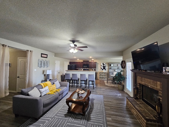 Photo - 7100 American W Dr