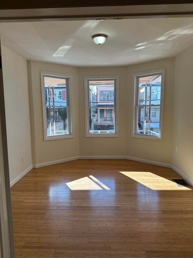 Photo - 125 W 28th St Unit 1