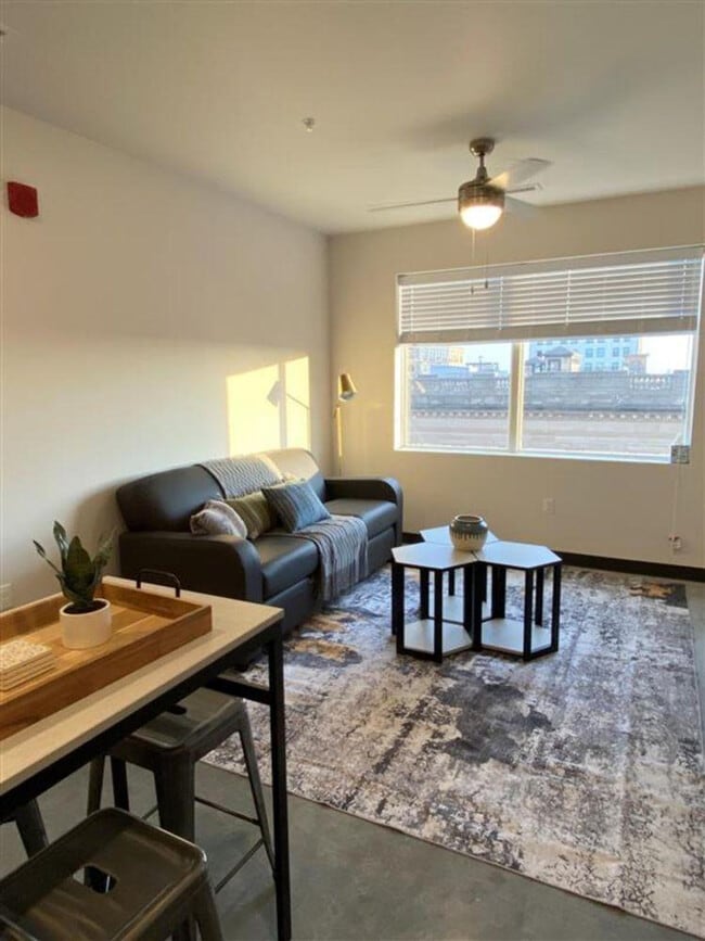 Building Photo - 909 Q St Rental