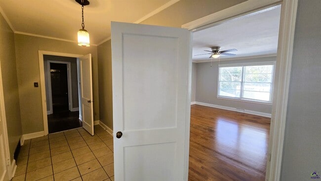 Photo - 2819 Northwoods Dr N