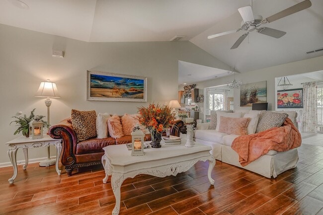 Photo - 472 Shellbank Dr