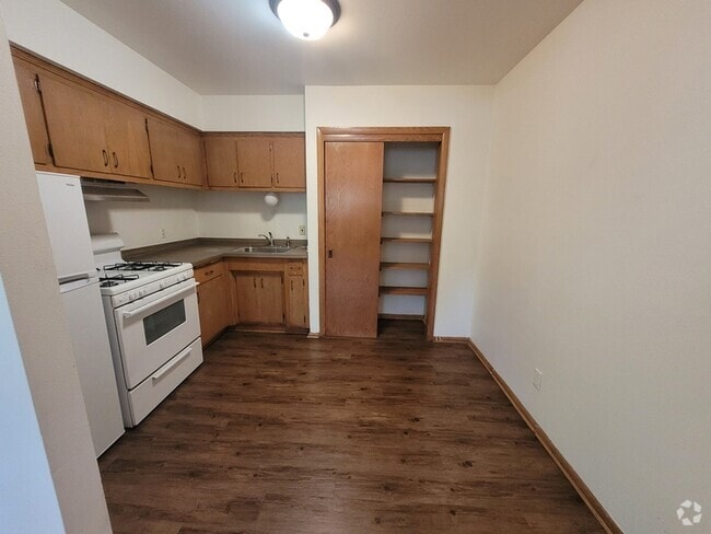 Building Photo - 210 N Summit St Rental