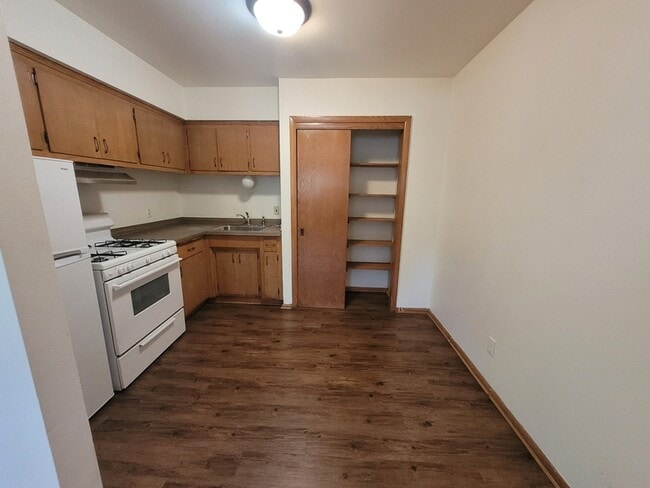 Photo - 210 N Summit St Rental