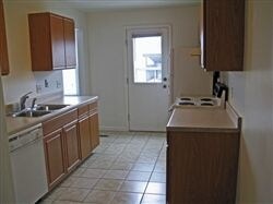 Kitchen - Colonial Manor Apartments