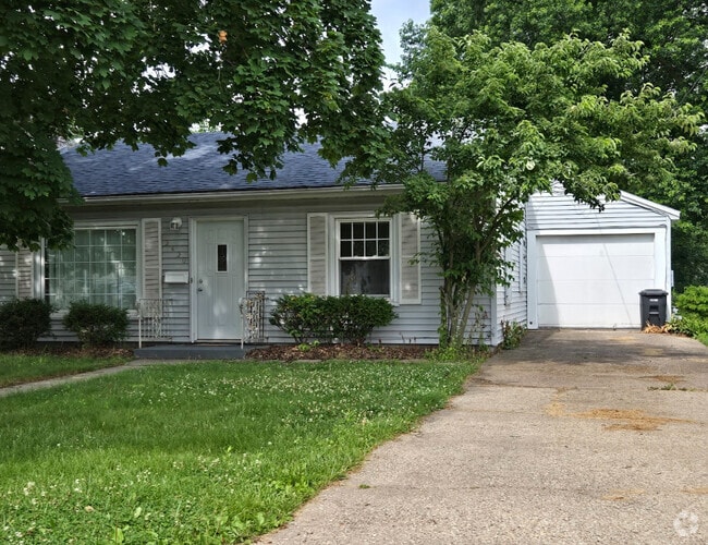 Building Photo - 2420 28th St Rental