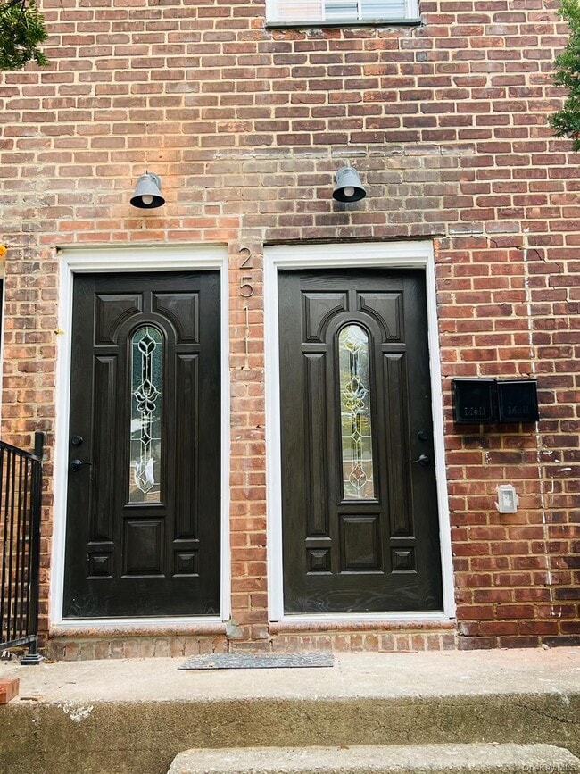 Building Photo - 32-11-11 87th St Unit 2 FLOOR