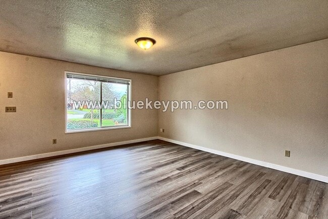 Photo - 3 Bed, 2 Bath Home Near Walmart on 4th Plain and NE 143rd Avenue