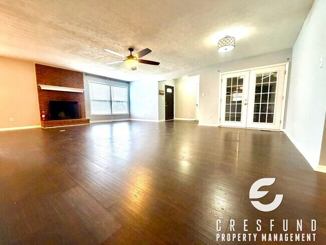 Photo - Charming 3 Bedroom 2 Bath Open Concept (Pet Friendly)