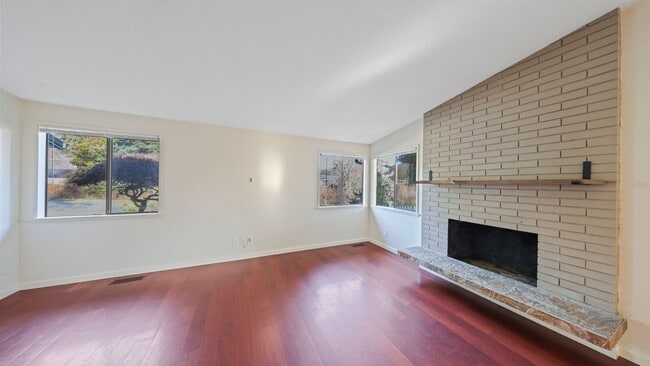 Photo - 3 Bed 2 Bath - Centrally Located - NAS Whidbey