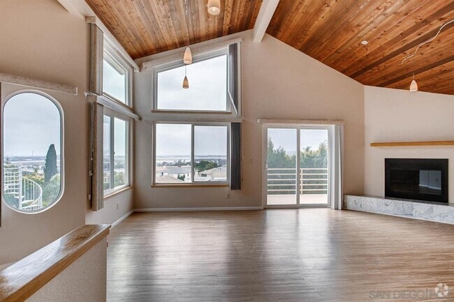 Building Photo - **** INCREDIBLE VIEWS 3 BED 2 BATH HOME! B...