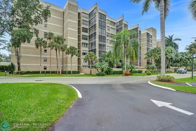 Photo - 16300 Golf Club Rd Condominio Unidad 109