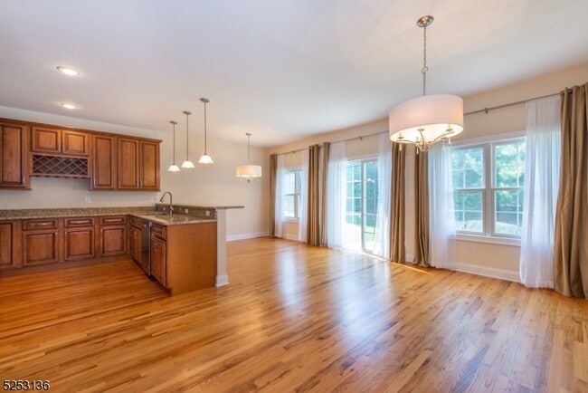 17 Halina Ln