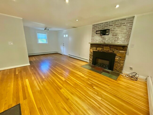 Photo - 204 Hartford St