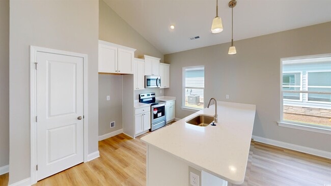 Photo - 1052 Moen Lp