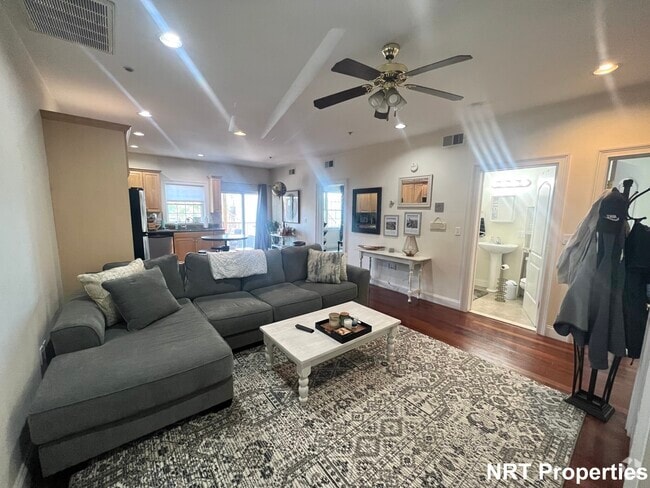 Building Photo - 661 Bennington St Unit 2 Rental