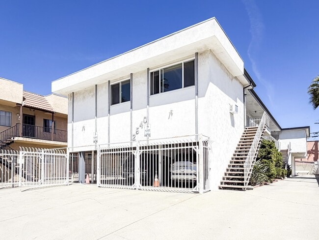 Photo - 2540 3rd Ave