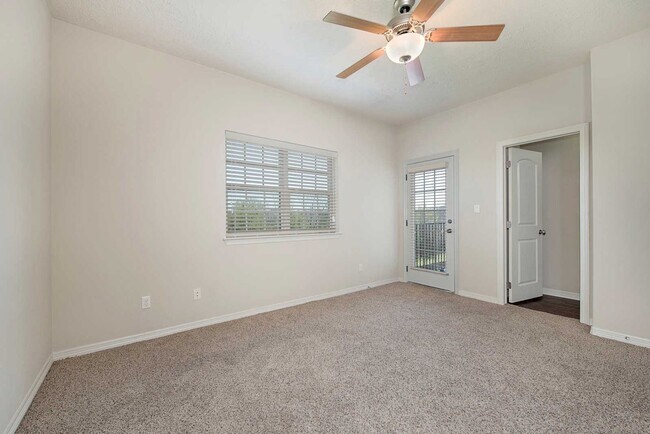 Photo - Spacious 3 Bed, 3.5 Bath Condo in Great Co...