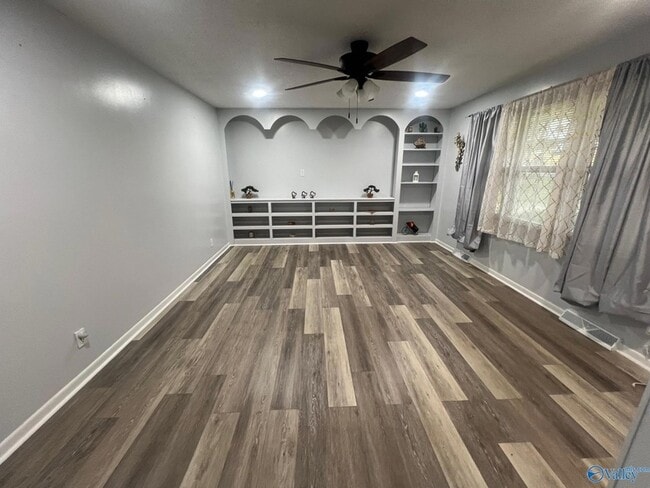 Photo - 409 Cumberland Dr SE