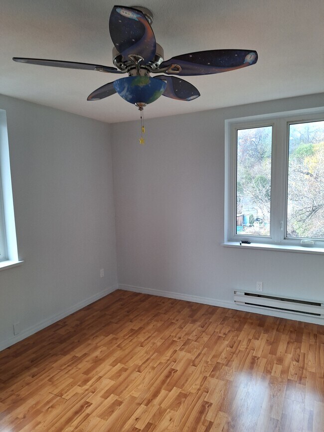 Photo - 6 Garrow Av Unit 3