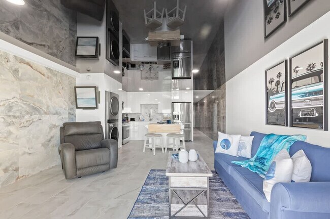 Photo - 8743 Thomas Dr Unidad SI FL3-ID1355015P