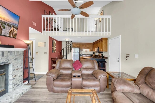 Photo - 1203 Erin Way Unidad A